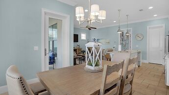 2 Golf Carts, Great Community Pool, Modern Charm