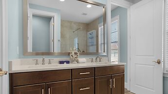 2 Golf Carts, Great Community Pool, Modern Charm