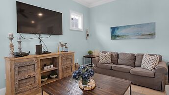 2 Golf Carts, Great Community Pool, Modern Charm