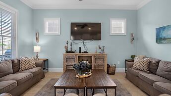 2 Golf Carts, Great Community Pool, Modern Charm