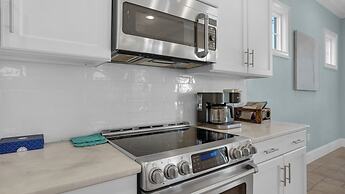 2 Golf Carts, Great Community Pool, Modern Charm