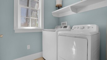 2 Golf Carts, Great Community Pool, Modern Charm