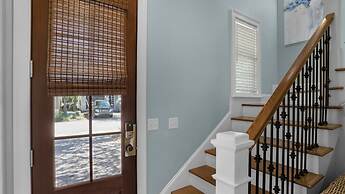 2 Golf Carts, Great Community Pool, Modern Charm