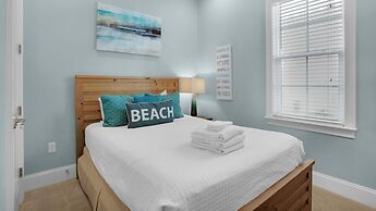 2 Golf Carts, Great Community Pool, Modern Charm