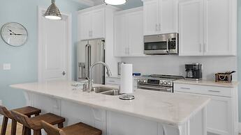 2 Golf Carts, Great Community Pool, Modern Charm