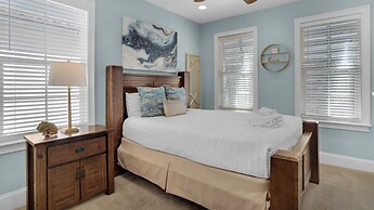 2 Golf Carts, Great Community Pool, Modern Charm