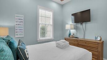 2 Golf Carts, Great Community Pool, Modern Charm