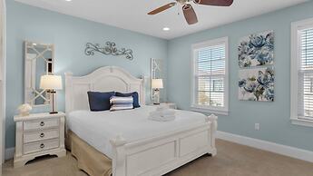 2 Golf Carts, Great Community Pool, Modern Charm