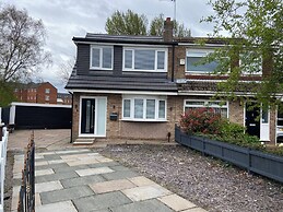 Lovely Refurbished 3-bed House in Liverpool