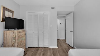 2br/2ba ~ Sleeps 6 ~ Public Beach Access!