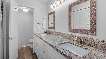 2br/2ba ~ Sleeps 6 ~ Public Beach Access!