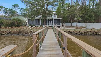 3br/3.ba With Dock, Deck/balcony and Fireplace