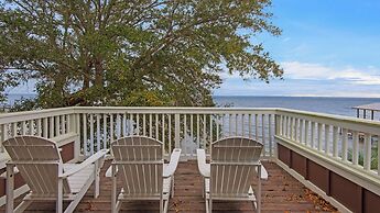 3br/3.ba With Dock, Deck/balcony and Fireplace