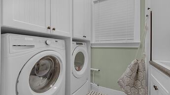 3br/3.ba With Dock, Deck/balcony and Fireplace