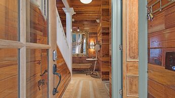 3br/3.ba With Dock, Deck/balcony and Fireplace