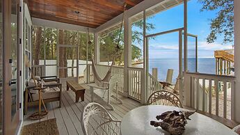 3br/3.ba With Dock, Deck/balcony and Fireplace