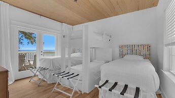 3br/3.ba With Dock, Deck/balcony and Fireplace