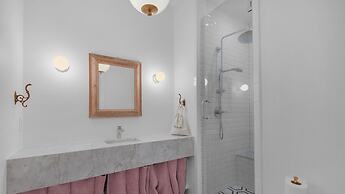 3br/3.ba With Dock, Deck/balcony and Fireplace