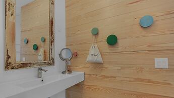 3br/3.ba With Dock, Deck/balcony and Fireplace