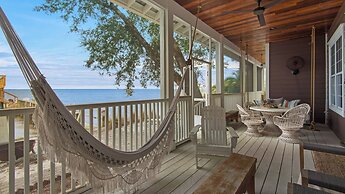 3br/3.ba With Dock, Deck/balcony and Fireplace