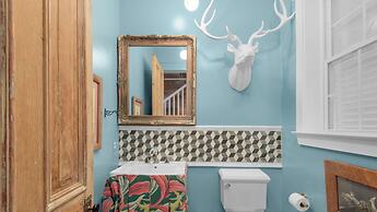 3br/3.ba With Dock, Deck/balcony and Fireplace