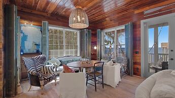 3br/3.ba With Dock, Deck/balcony and Fireplace