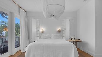 3br/3.ba With Dock, Deck/balcony and Fireplace