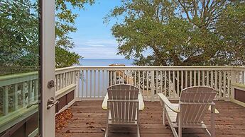 3br/3.ba With Dock, Deck/balcony and Fireplace