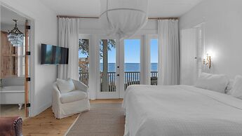 3br/3.ba With Dock, Deck/balcony and Fireplace