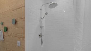 3br/3.ba With Dock, Deck/balcony and Fireplace