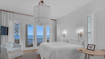 3br/3.ba With Dock, Deck/balcony and Fireplace