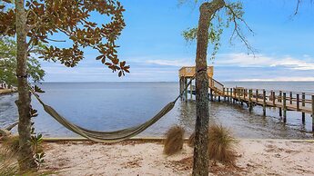 3br/3.ba With Dock, Deck/balcony and Fireplace