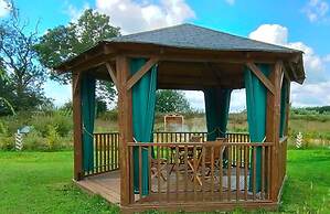 Captivating 1-bed Cabin in Newmarket