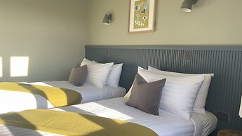 The Elmwood Motel