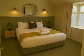 The Elmwood Motel