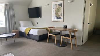 The Elmwood Motel