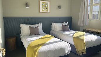 The Elmwood Motel