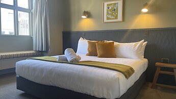 The Elmwood Motel