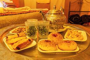 Merzouga Luxury Camp & Camel Trek