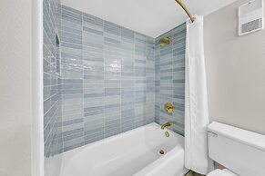 Shoreline Towers 1061