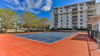 Dolphin Point 402b