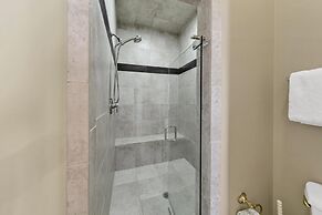 Silver Beach Towers - Penthouse106e