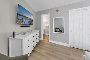 Crystal Village II, Unit 16B