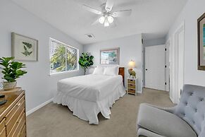 Crystal Village II, Unit 10B