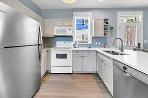 Crystal Village II, Unit 10B