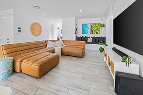 Beach Home in Burleigh Waters