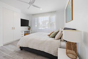 Beach Home in Burleigh Waters