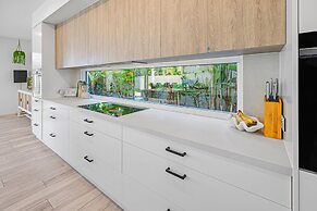Beach Home in Burleigh Waters