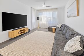 Beach Home in Burleigh Waters