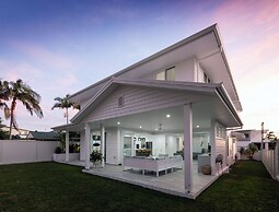 Beach Home in Burleigh Waters